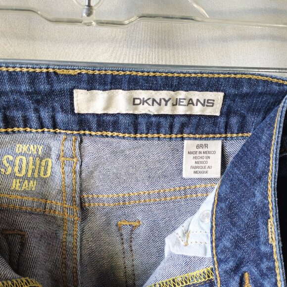 DKNY Soho Jeans Dark Blue Wash Straight Leg Size 6R - Picture 3 of 8